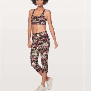 Lululemon Wunder Under Crop 21"
Fluorolace Multi size 8 alo yoga pilates floral